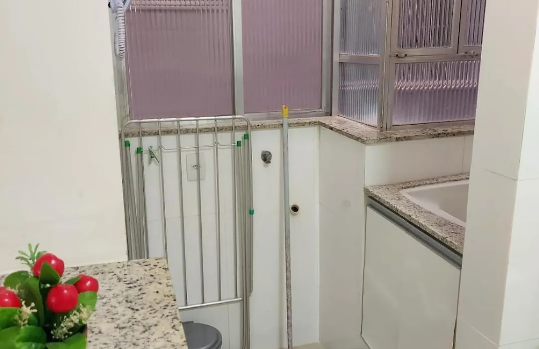 Encantador apartamento em Copacabana a 100m praia-1